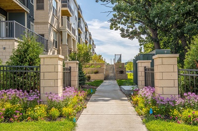 Hidden Creek Residences - Beautiful Back Yard Garden and Walkway