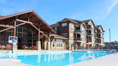 Timber Valley - Large Heated Swimming Pool with Sundeck