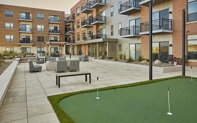 Vista Apartments - Putting Green