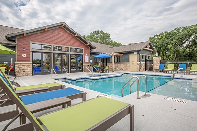 Hidden Creek Residences - Lounge By The Sparkling Pool