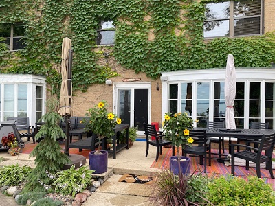 Exclusive 3 Bedroom Lakefront Apartment