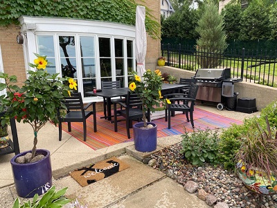 Exclusive 3 Bedroom Lakefront Apartment
