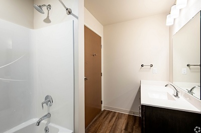 Aviary at Middleton Market - Bathroom
